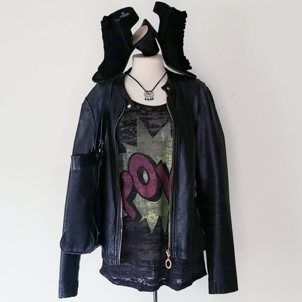 Stranded POW! ⚡ Top - Picture 4 of 8